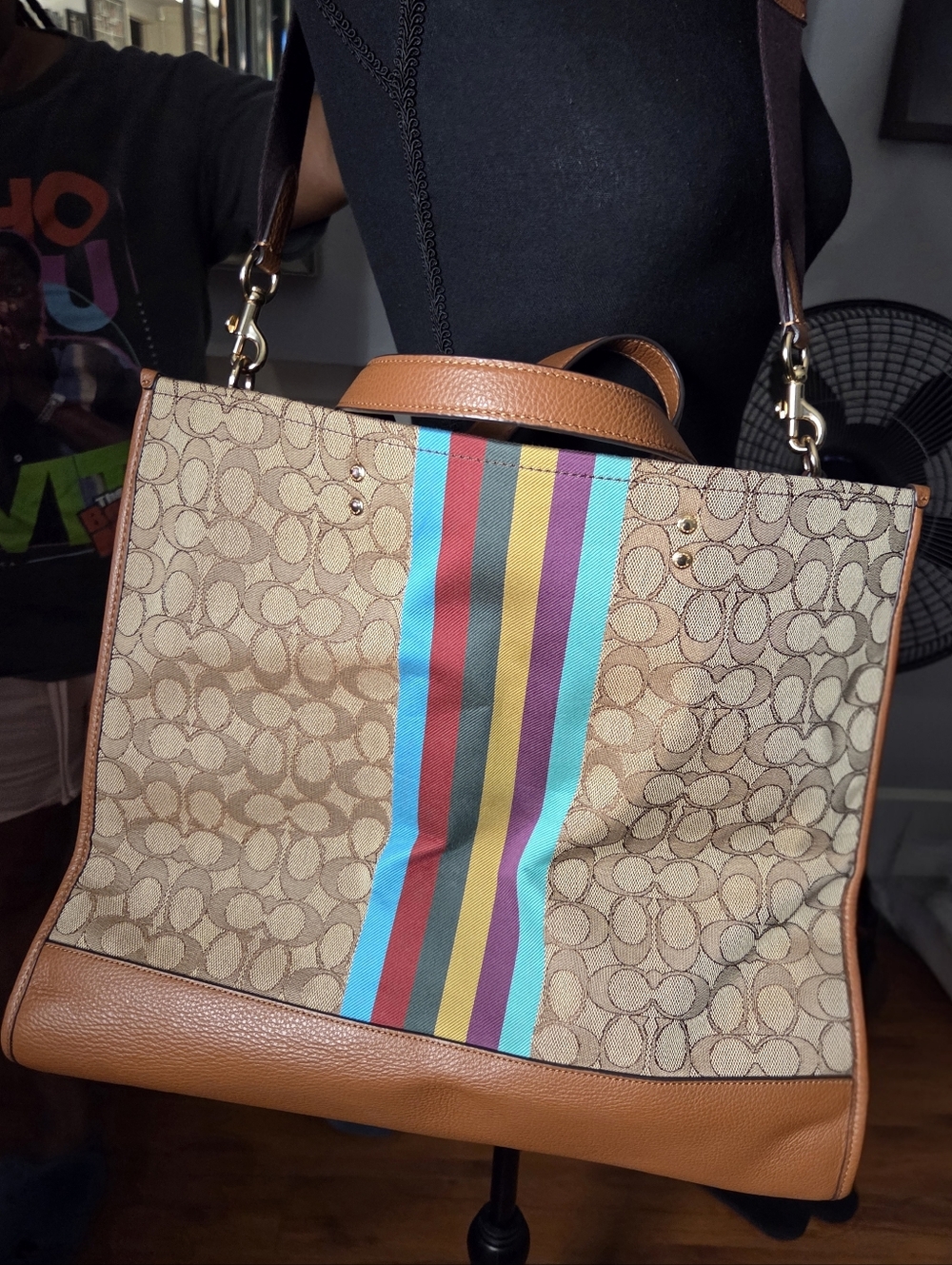 Coach Dempsey Tote Bag 40 in Signature Jacquard With Stripe And Coach Patch - Picture 4 of 8